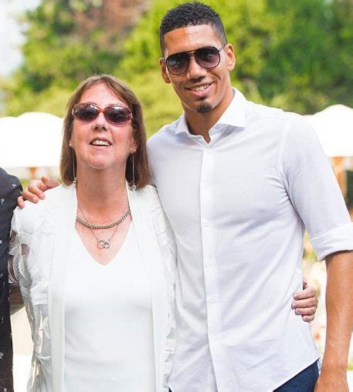 Chris Smalling | Bio-salary,net worth,married,affair,dating,girlfriend,wife,children