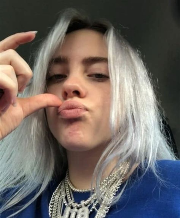 Is Billie Eilish Left-Handed?