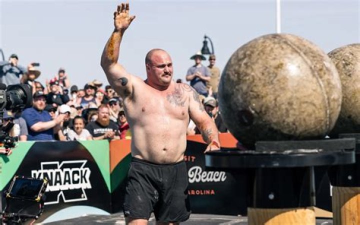 The strongman competitor and current mixed martial artist, Mariusz Pudzianowski has a net worth over $8 million and he is married to Alexandra Hall.
