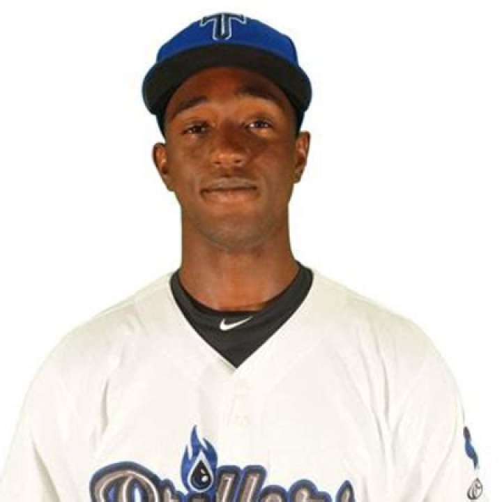 Yadier Alvarez Biography-salary, stats, net worth, contract, married, wife, children, age, wiki, news, relationship